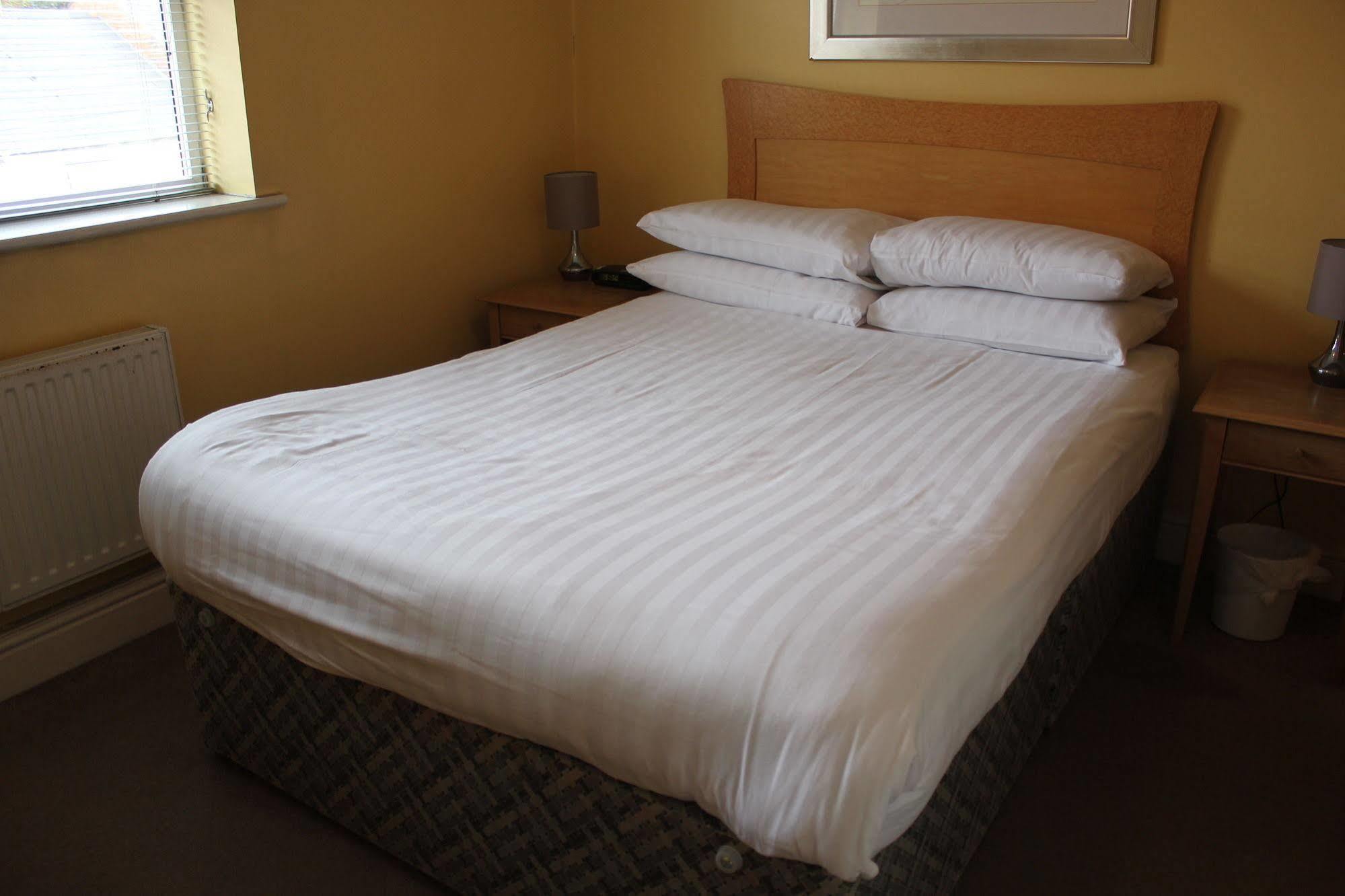 Stanshawe Court Aparthotel Reading Exterior photo