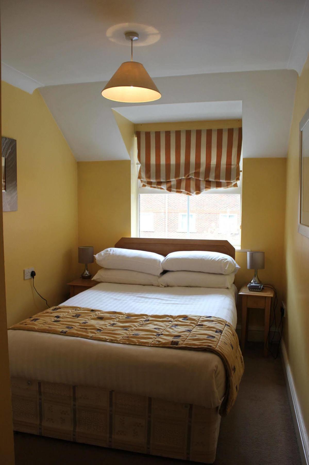 Stanshawe Court Aparthotel Reading Exterior photo